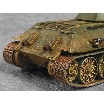 Сборная модель ZVEZDA Советский средний танк Т-34/76 (обр. 1942 г.), подарочный набор, 1/35