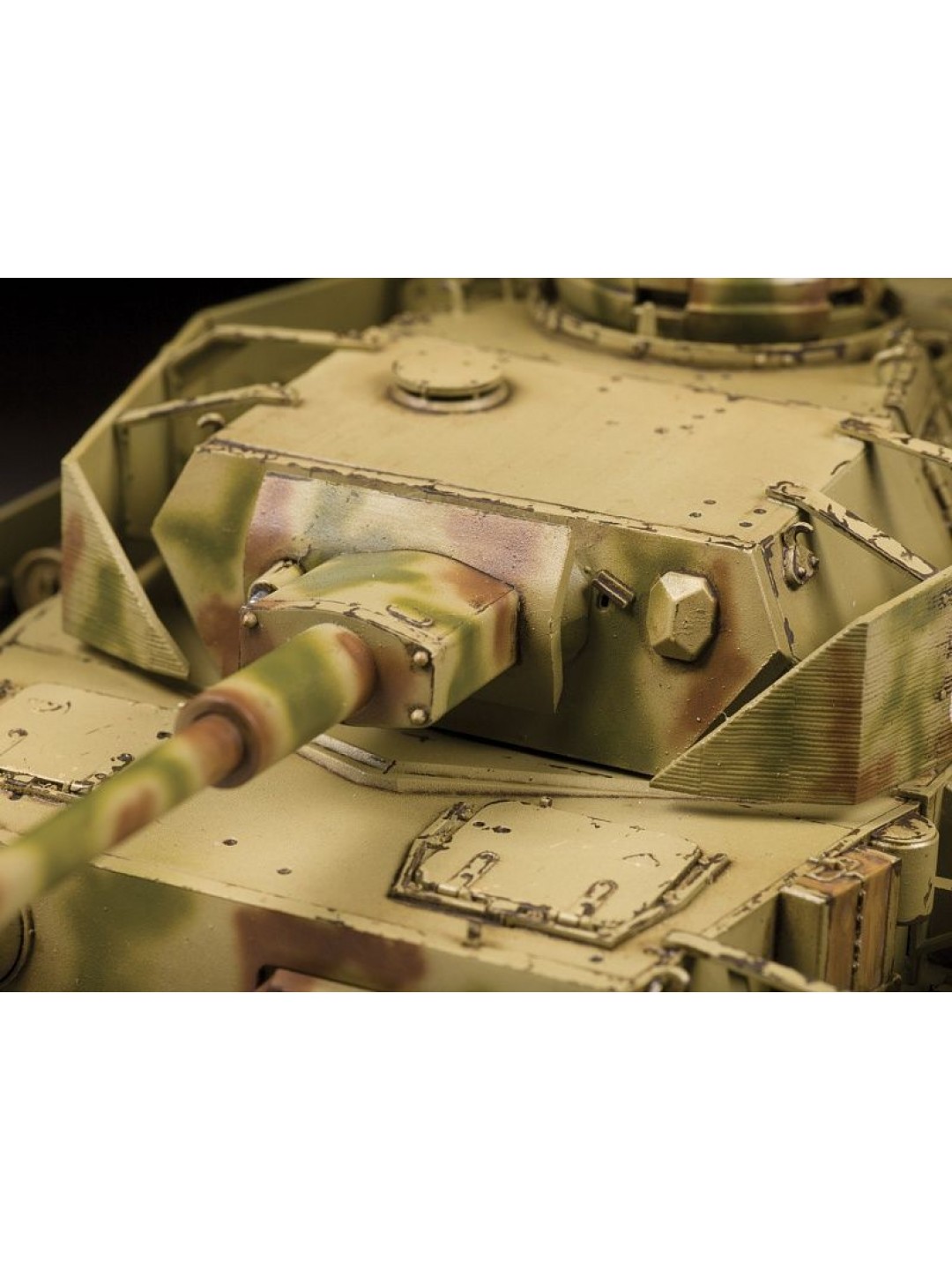 Сборная модель ZVEZDA Немецкий средний танк T-IV (H), 1/35