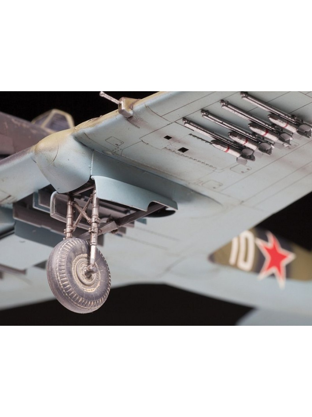Сборная модель ZVEZDA Советский штурмовик "Ил-2" обр. 1942 года, 1/48