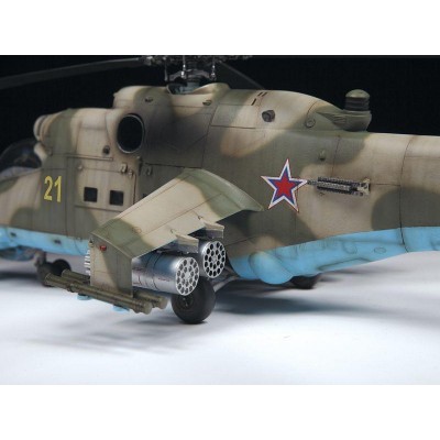 Сборная модель ZVEZDA Советский ударный вертолёт Ми-24П, 1/48