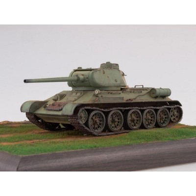 Сборная модель AVD Средний танк T-34-85, 1/43