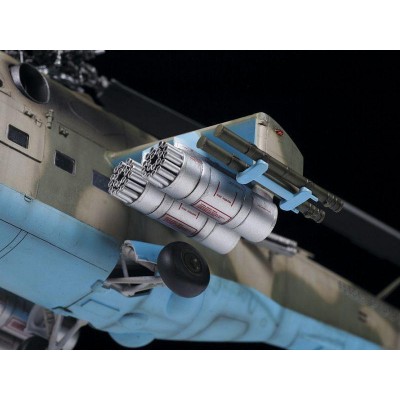 Сборная модель ZVEZDA Советский ударный вертолёт Ми-24П, 1/48