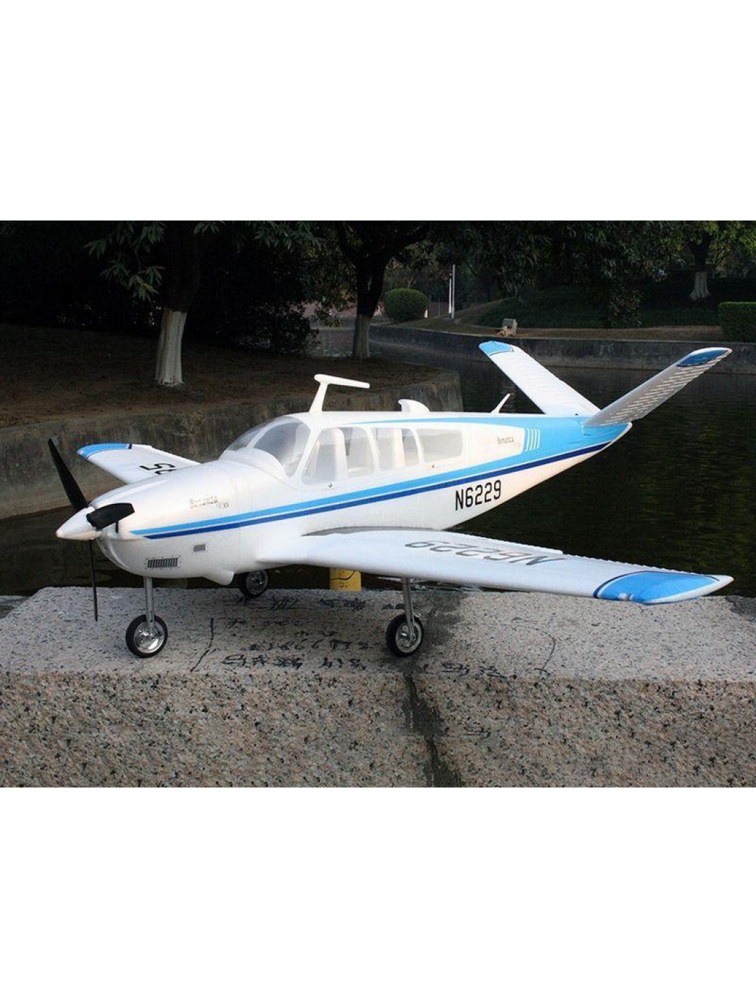 Радиоуправляемый самолет Top RC ST Beechcraft Bonanza V35 голубой 1280мм (шасси) PNP