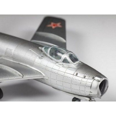 Сборная модель ZVEZDA Советский истребитель МиГ-15, 1/72