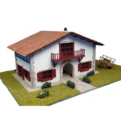 Сборная деревянная модель деревенского дома Artesania Latina Chalet kit de Caserío con carro, 1/72