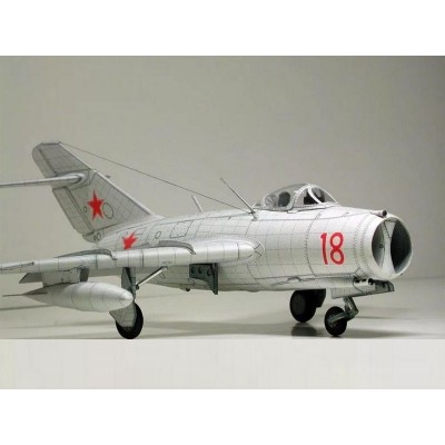 Сборная модель ZVEZDA Советский истребитель МиГ-15, 1/72