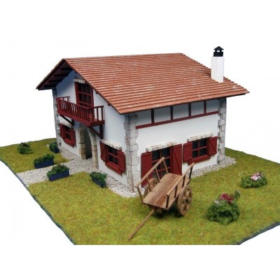 Сборная деревянная модель деревенского дома Artesania Latina Chalet kit de Caserío con carro, 1/72